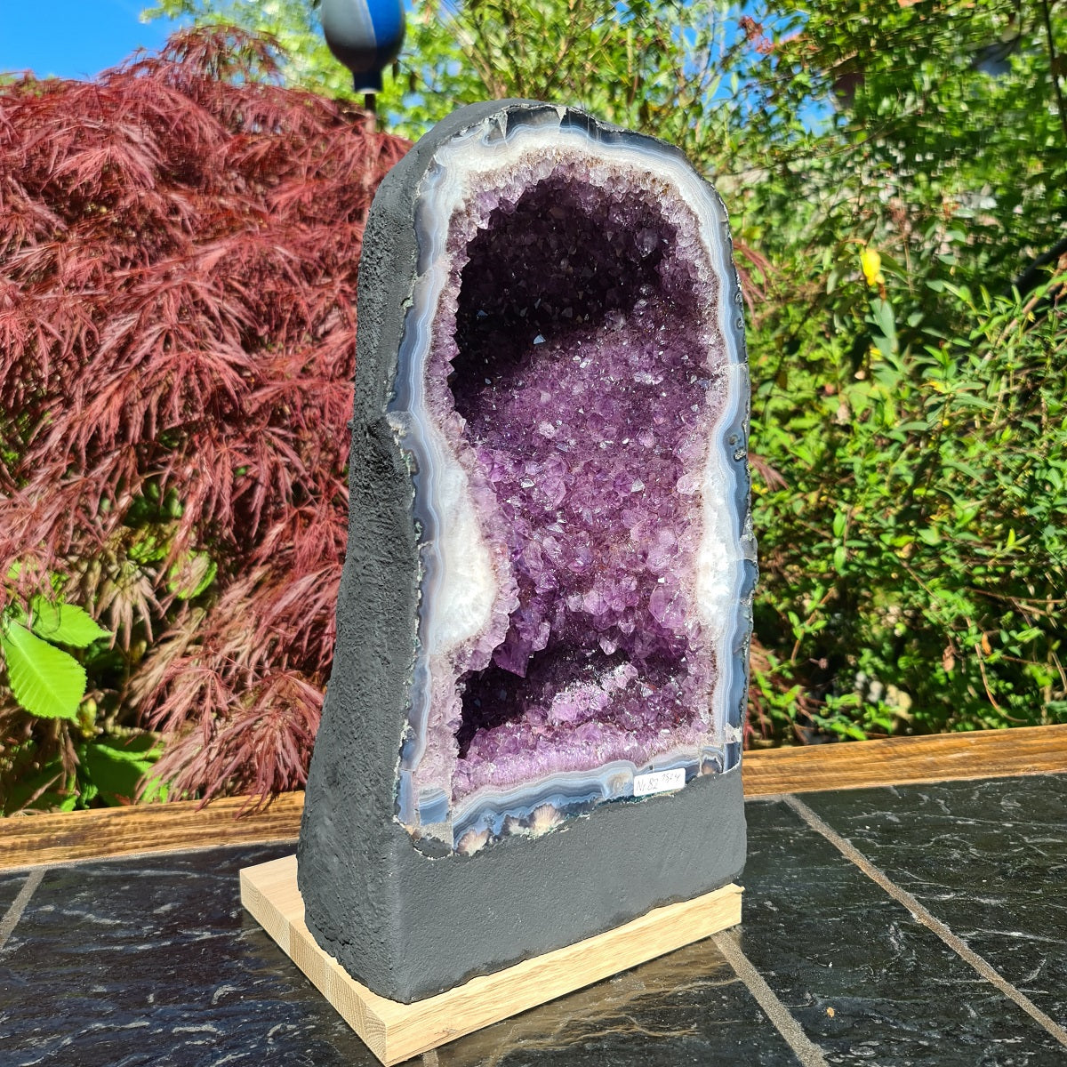 Amethyst mit Chalcedon Rand Nr. 82