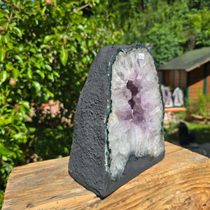 Amethyst Druse – Geode - 22x18x14cm und 7,2kg – Steinwelten OG - Nr. 120, with bright crystals, perfect for home decor.