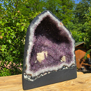 Amethyst Druse – Geode - 38x34x18cm und 23,6kg – Steinwelten OG - Nr. 153, unique gemstone for stylish interiors and meditation spaces.