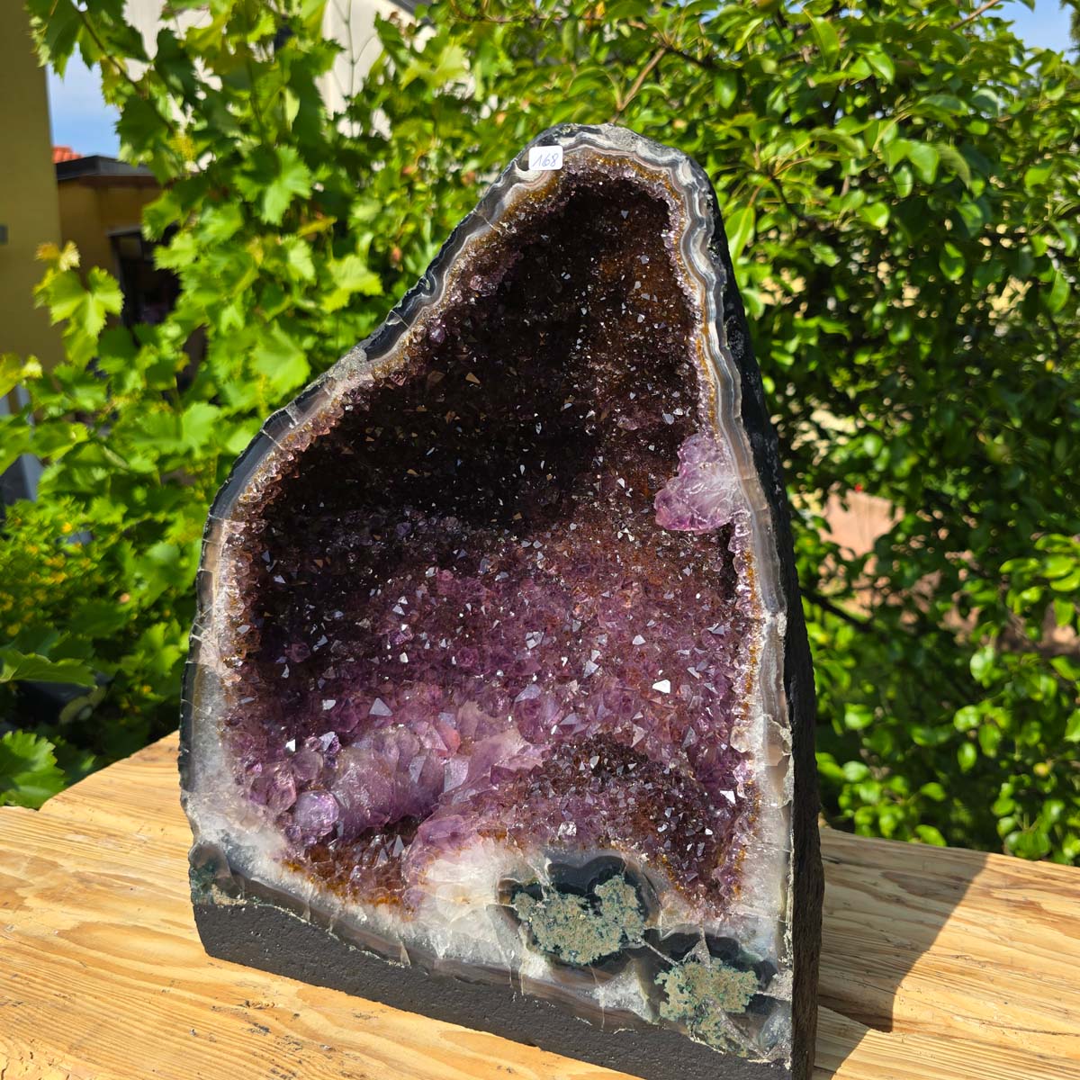 Amethyst Druse – Geode - 38x31x21cm und 21,2kg – Steinwelten OG - Nr. 168, unique crystal decor for interior design and meditation.