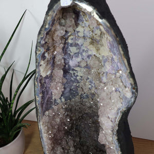 Amethyst Druse – Geode - 48x21x17cm und 12,8kg – Steinwelten OG - Nr. 17, helle Amethystkristalle, Brasilien, Abverkauf
