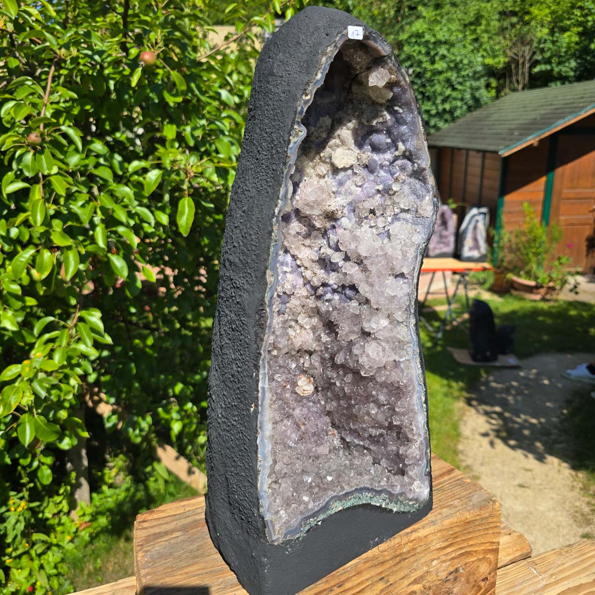 Amethyst Druse – Geode - 48x21x17cm und 12,8kg – Steinwelten OG - Nr. 17, beautiful bright crystals from Brazil, now on sale.