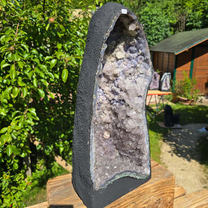 Amethyst Druse – Geode - 48x21x17cm und 12,8kg – Steinwelten OG - Nr. 17, beautiful bright crystals from Brazil, now on sale.