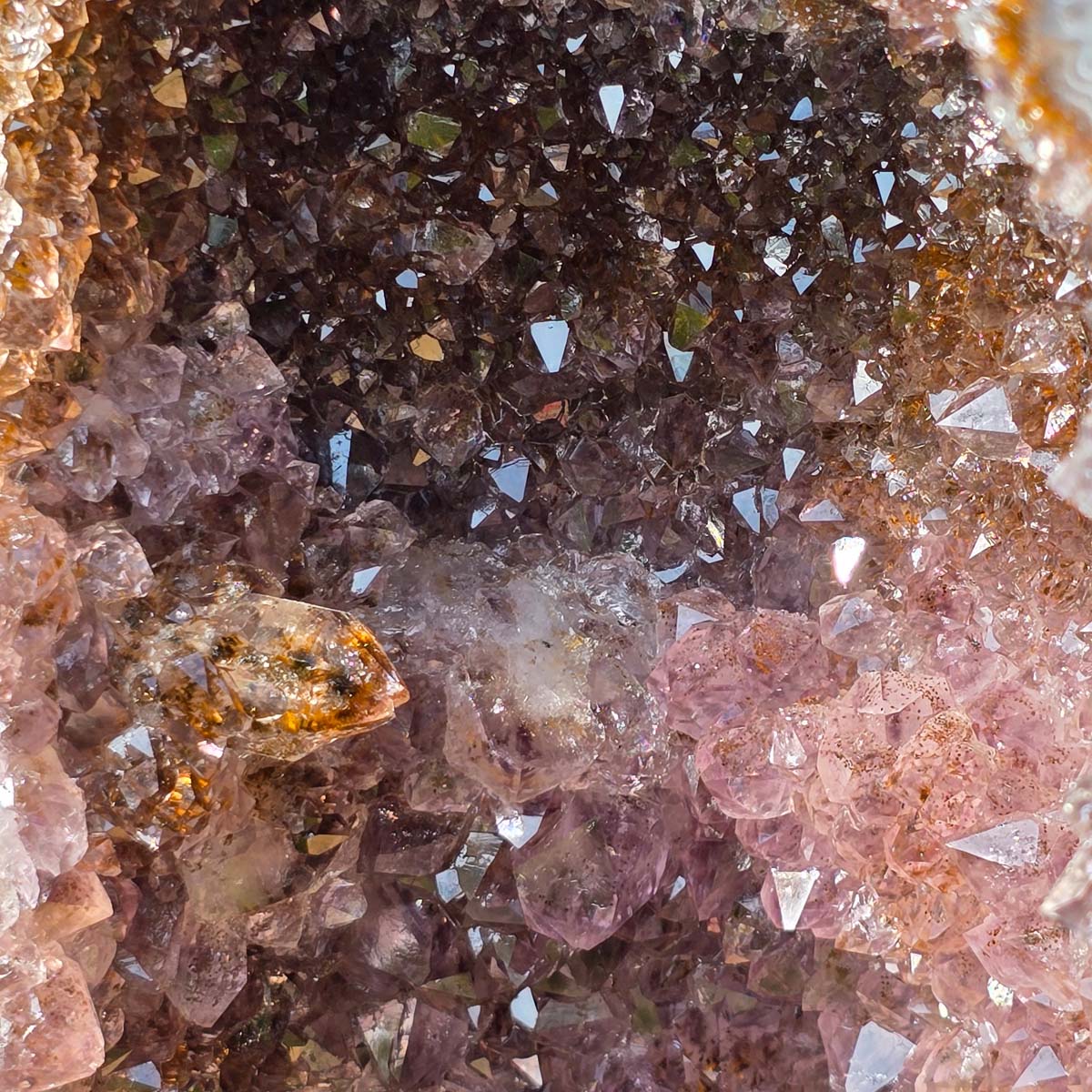 Amethyst Druse – Geode - 48x26x21cm und 19,2kg – Steinwelten OG - Nr. 190, ideal for stylish interiors and meditation spaces.
