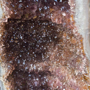 Amethyst Druse – Geode - 48x26x21cm und 19,2kg – Steinwelten OG - Nr. 190, purple and white crystals close-up