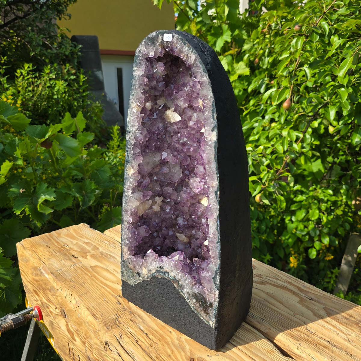 Amethyst Druse – Geode - 44x22x19cm und 16,4kg – Steinwelten OG - Nr. 193, perfect for stylish interiors and meditation spaces.