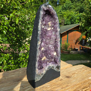 Amethyst Druse – Geode - 44x22x19cm und 16,4kg – Steinwelten OG - Nr. 193, perfect for stylish interiors and meditation spaces.
