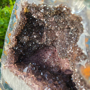 Amethyst Druse – Geode - 27x26x19cm und 14,4kg – Steinwelten OG - Nr. 209, natural crystal interior view, unique decorative piece