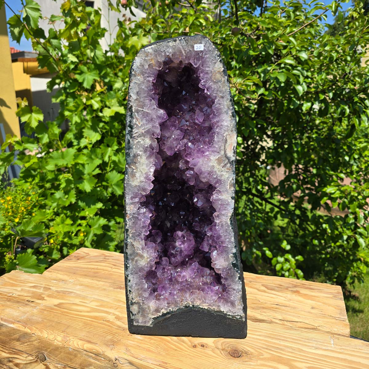 Amethyst Druse – Geode - 51x21x22cm und 26,2kg – Steinwelten OG - Nr.20, ideal for stylish interiors and therapeutic spaces.