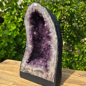 Amethyst Druse – Geode - 37x22x18cm und 14,6kg – Steinwelten OG - Nr. 214, elegant home decor accent, unique piece on wooden table