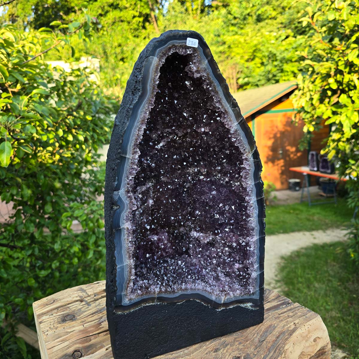 Amethyst Druse – Geode - 42x25x19cm und 17,4kg – Steinwelten OG - Nr. 230; unique decor piece for interiors, therapy rooms.