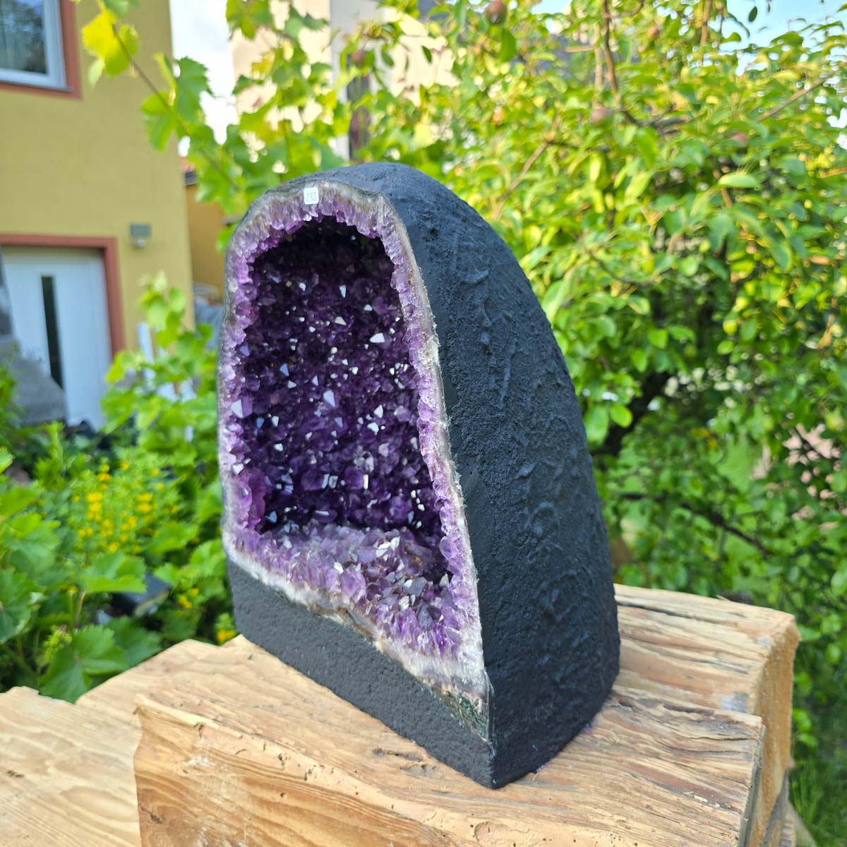 Amethyst Druse – Geode - 33x29x19cm und 18,6kg – Steinwelten OG - Nr. 233. Ideal for stylish interiors and meditation spaces.