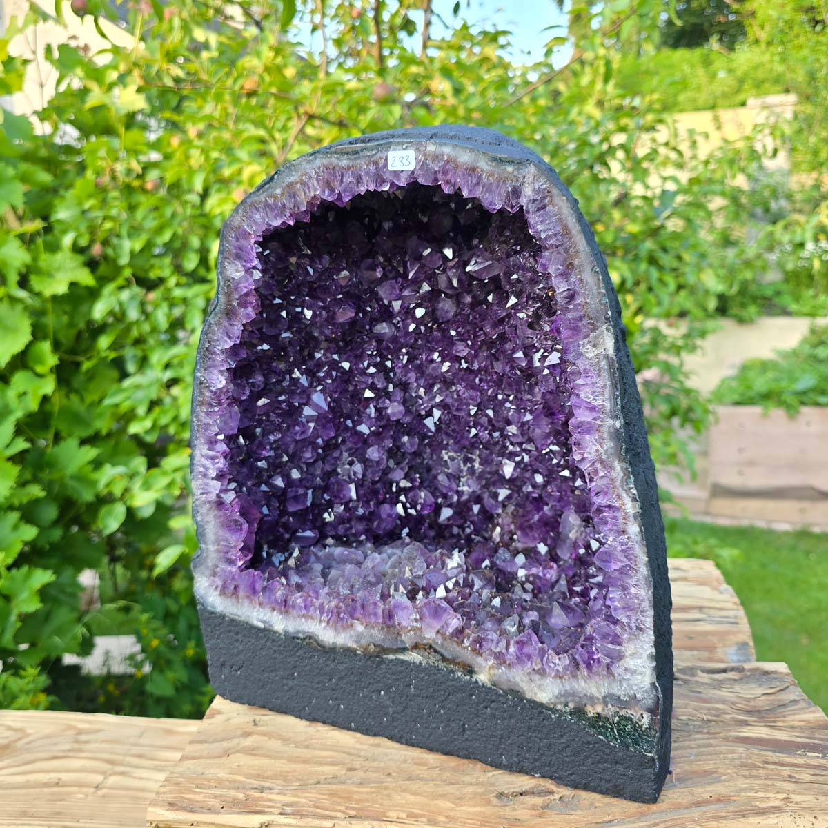 Amethyst Druse – Geode - 33x29x19cm und 18,6kg – Steinwelten OG - Nr. 233, perfect for stylish interiors and meditation spaces.