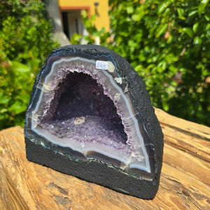 Amethyst Druse – Geode - 16x19x13cm und 4,4kg – Steinwelten OG - Nr. 245 on wooden table
