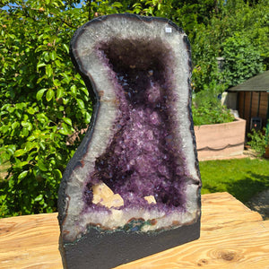 Amethyst Druse – Geode - 49x32x21cm und 35,4kg – Steinwelten OG - Nr. 25, ideal for stylish interiors and therapeutic spaces.