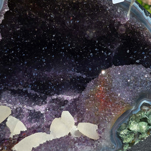 Amethyst Druse – Geode - 25x29x18cm und 13,8kg – Steinwelten OG - Nr. 272 displaying deep purple crystals