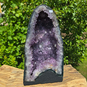Amethyst Druse – Geode - 33x18x15cm und 9,4kg – Steinwelten OG - Nr. 275 showcasing its unique purple crystals