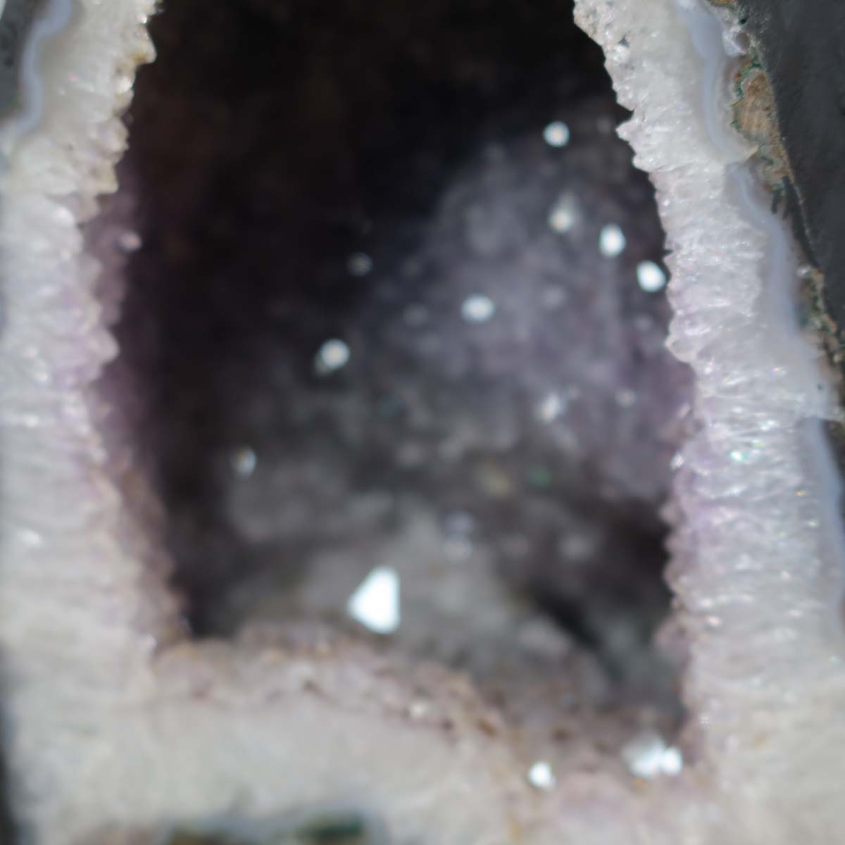Amethyst Druse – Geode - 31x19cm und 12kg – Steinwelten OG - Nr. 305 mit leuchtenden Kristallen aus Brasilien im Abverkauf.