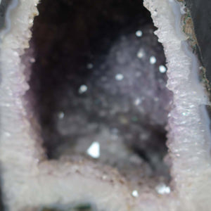 Amethyst Druse – Geode - 31x19cm und 12kg – Steinwelten OG - Nr. 305 mit leuchtenden Kristallen aus Brasilien im Abverkauf.
