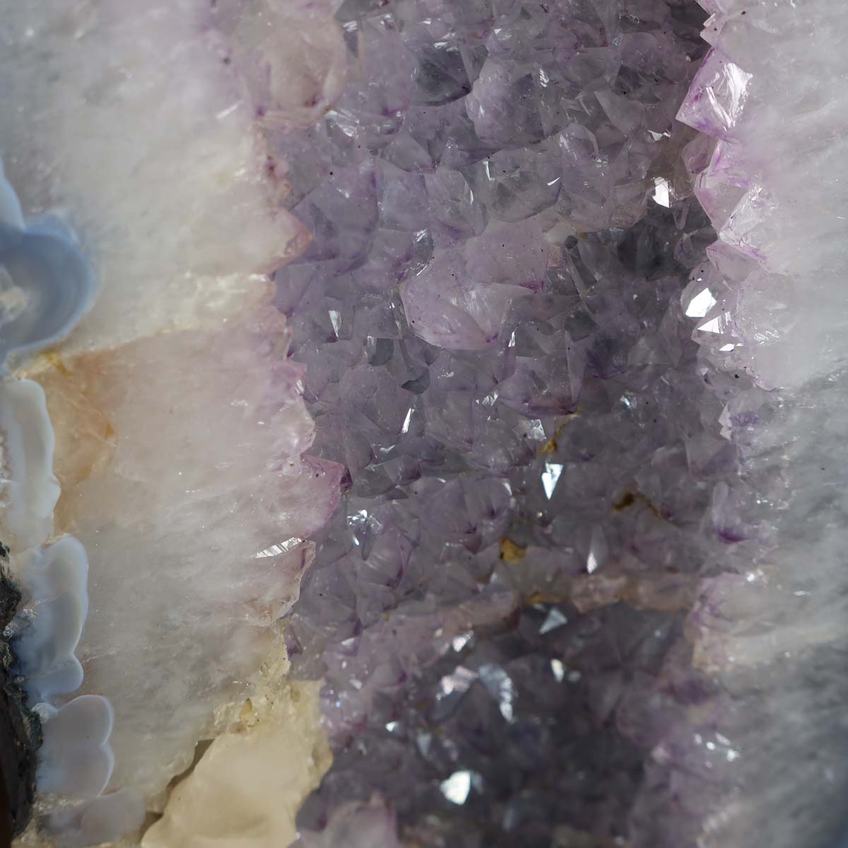 Amethyst Druse – Geode - 48x19cm und 16,6kg – Steinwelten OG - Nr. 308, helle Kristalle