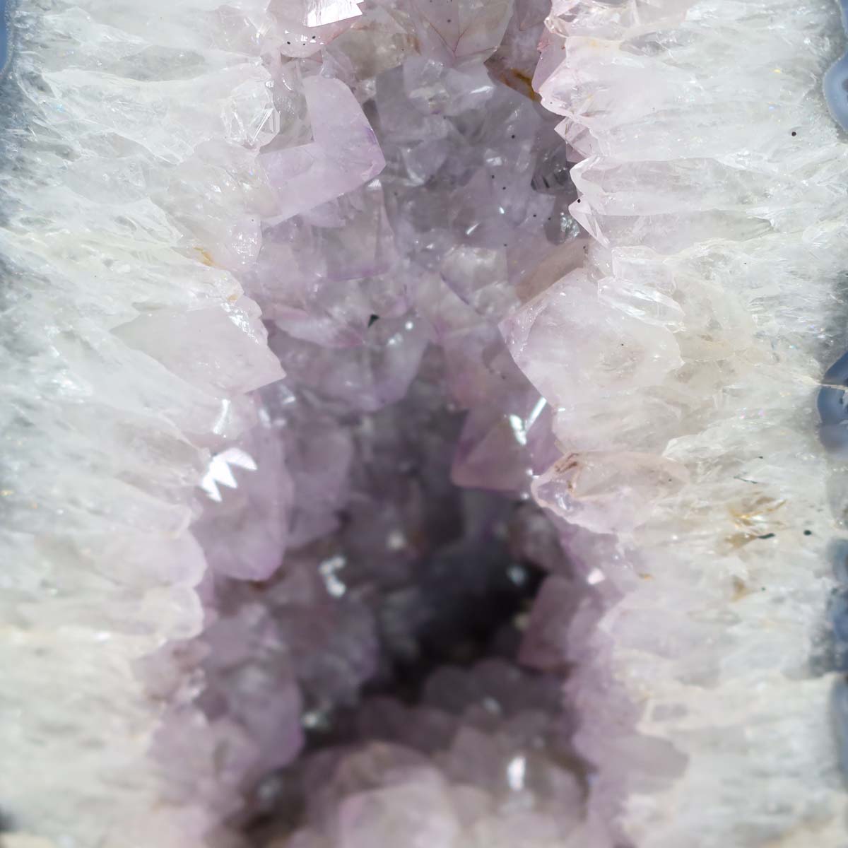 Helle Amethyst Druse Geode 47x24x21cm und 22kg Steinwelten OG Nr. 333 mit leuchtenden Kristallen