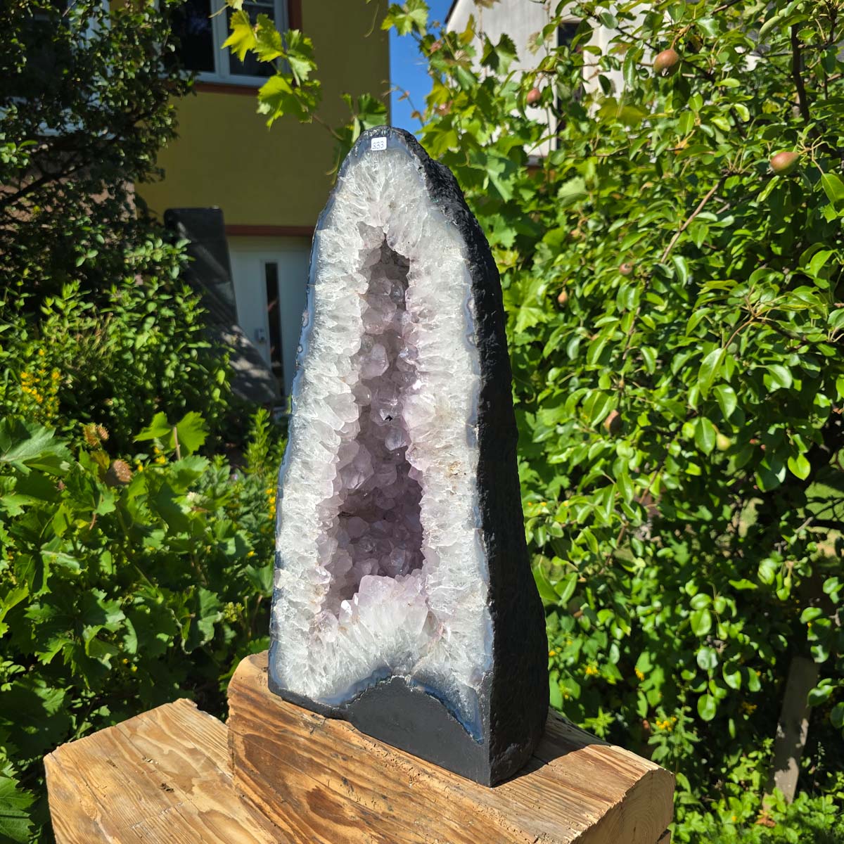 Amethyst Druse – Geode - 47x24x21cm und 22kg – Steinwelten OG - Nr. 333, Brazilian amethyst geode with light lavender crystals.