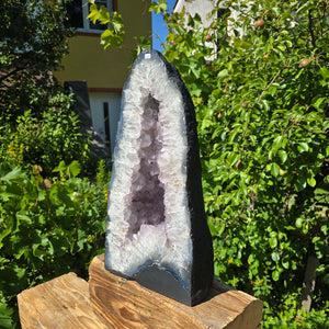 Amethyst Druse – Geode - 47x24x21cm und 22kg – Steinwelten OG - Nr. 333, Brazilian amethyst geode with light lavender crystals.