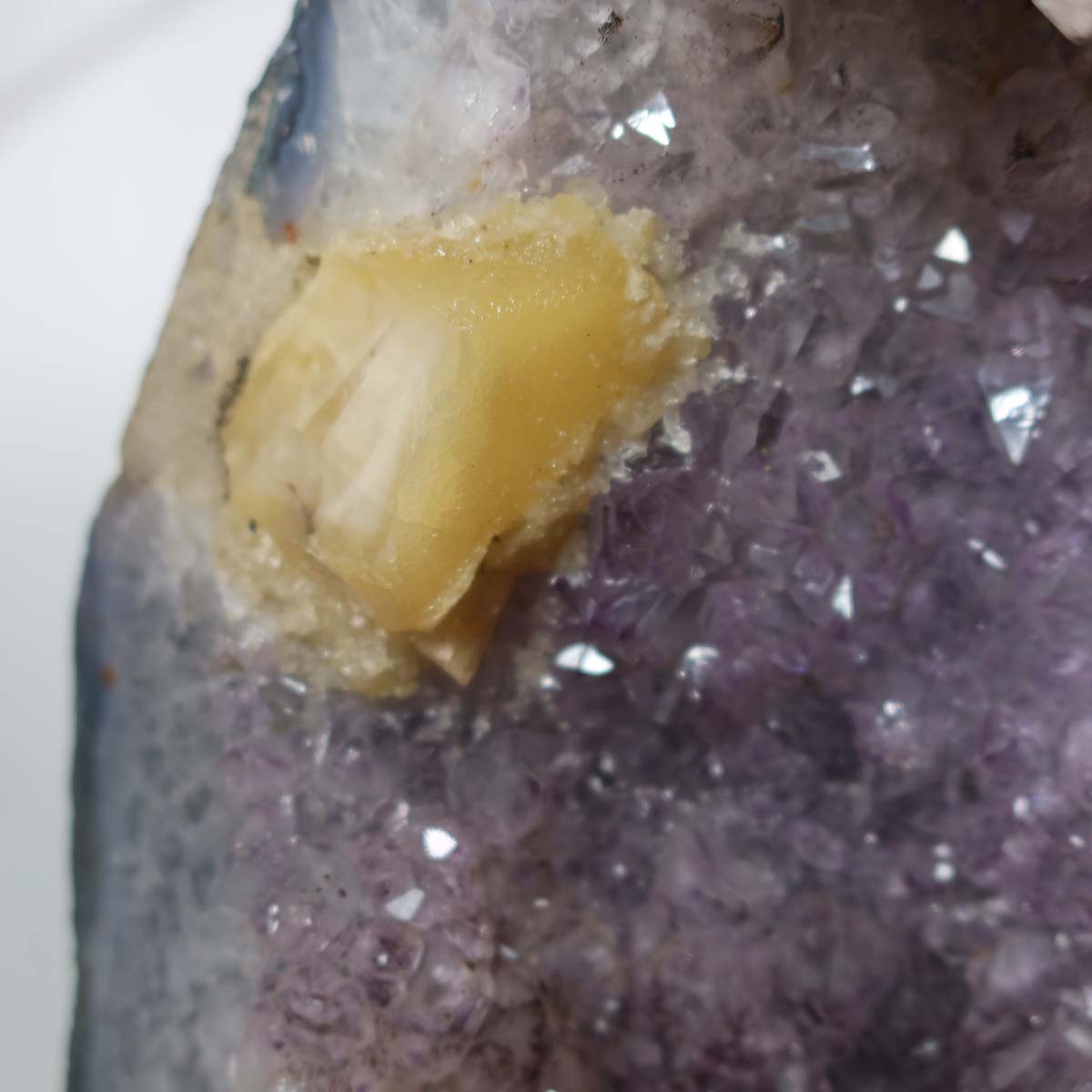 Amethyst Druse – Geode - 28x25cm und 14,1kg – Steinwelten OG - Nr. 336 with bright crystals from Brazil