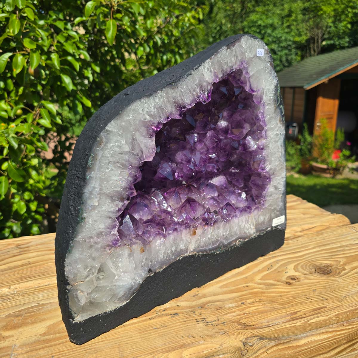 Amethyst Druse – Geode - 32x237x16cm und 22,6kg – Steinwelten OG - Nr. 356 displayed on wooden table
