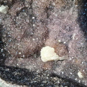 Close-up of Amethyst Druse – Geode - 31x32x22cm und 19kg – Steinwelten OG - Nr. 358 with sparkling crystals.