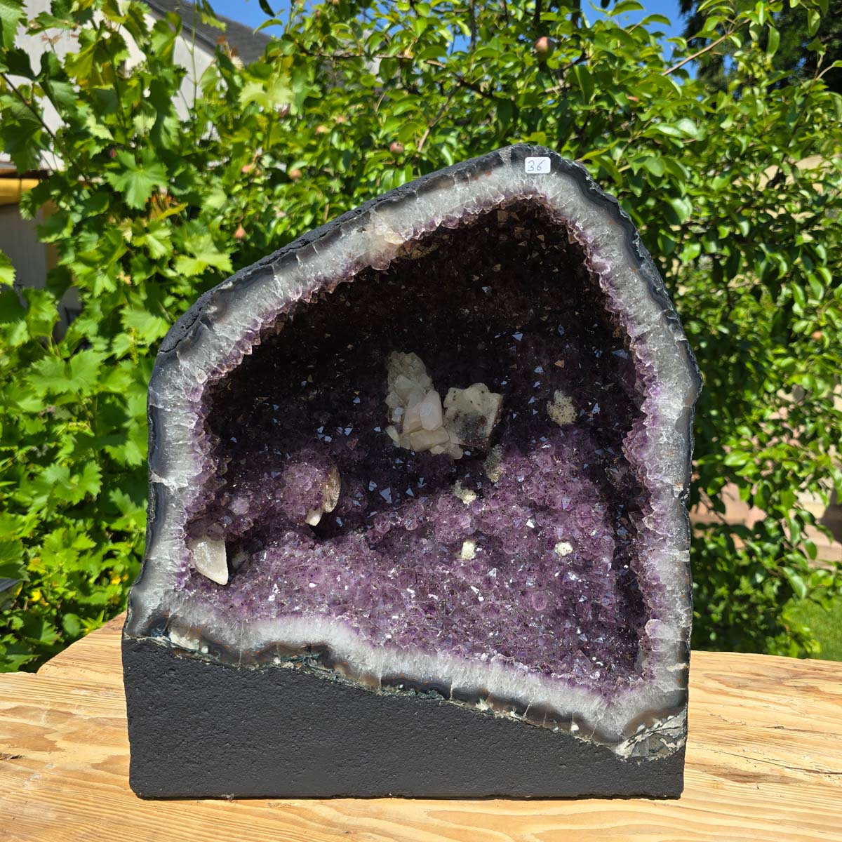 Amethyst Druse – Geode - 38x34x23cm und 29kg – Steinwelten OG - Nr. 36, ideal for stylish interiors and meditation spaces.