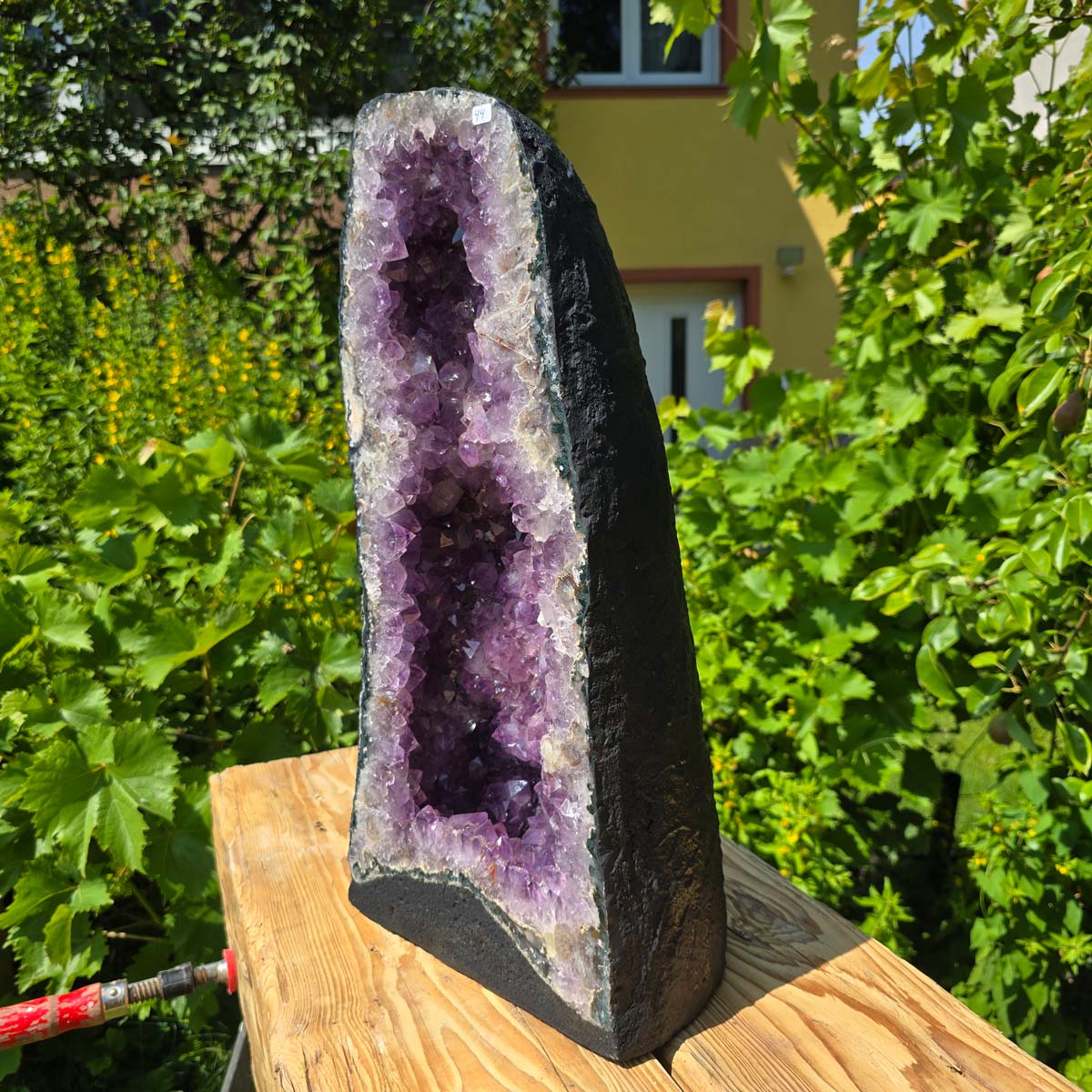 Amethyst Druse – Geode - 52x25x18cm und 23,6kg – Steinwelten OG - Nr. 44, perfect for stylish interior decoration.