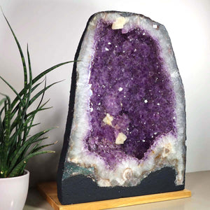 Amethyst Druse – Geode - 38x49x21cm und 41,8kg – Steinwelten OG - Nr. 451, unique decor piece for stylish homes and meditation.