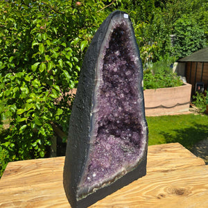 Amethyst Druse – Geode - 48x27x22cm und 22,8kg – Steinwelten OG - Nr. 50, unique amethyst specimen ideal for interior decoration.