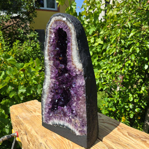 Amethyst Druse – Geode - 49x27x20cm und 26,8kg – Steinwelten OG - Nr. 73, unique home decor piece for interiors and meditation spaces.