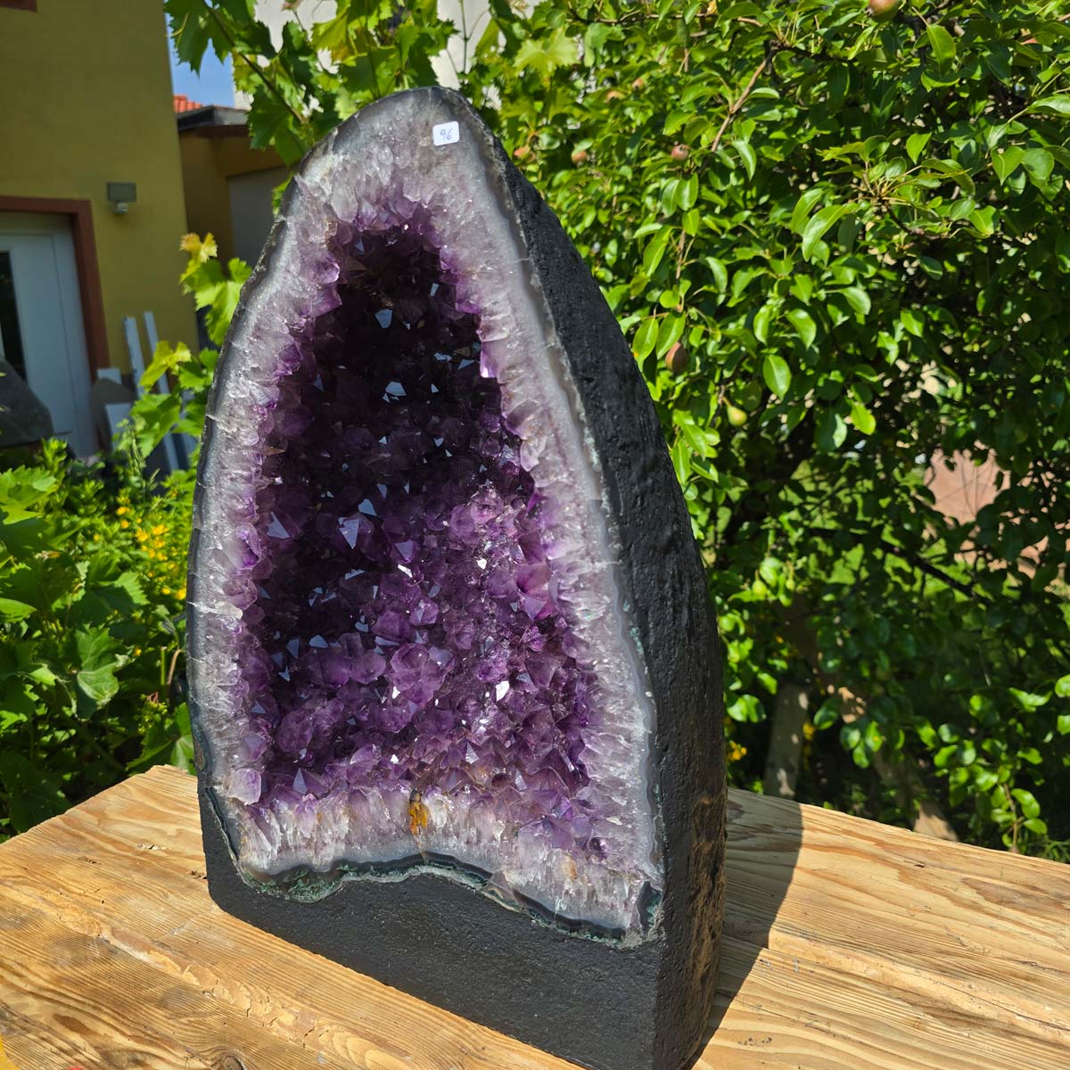 Amethyst Druse – Geode - 47x33x23cm und 34,2kg – Steinwelten OG - Nr. 96, ideal for stylish interiors and therapeutic spaces.