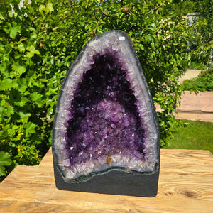 Amethyst Druse – Geode - 47x33x23cm und 34,2kg – Steinwelten OG - Nr. 96, ideal for elegant decor and meditation spaces.