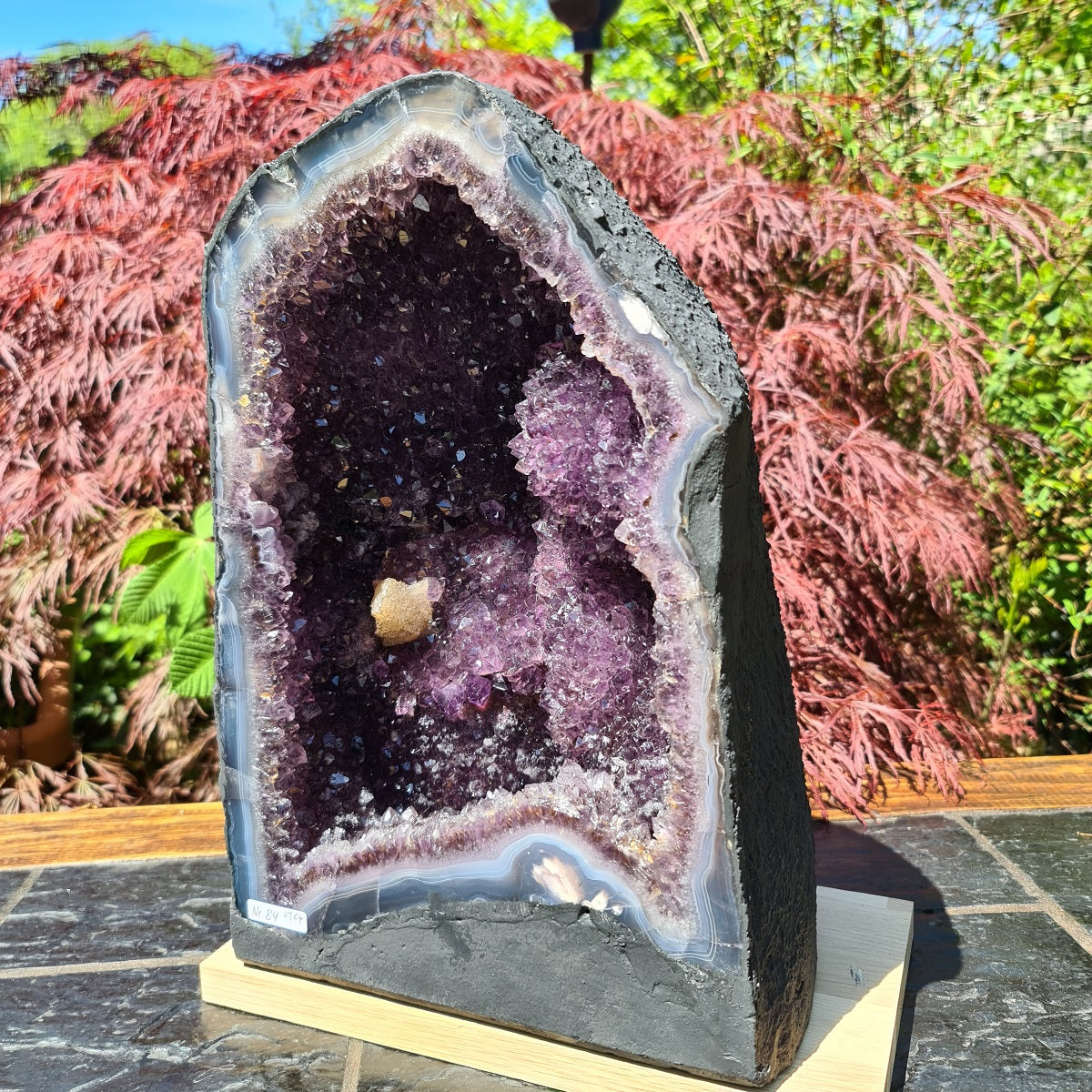 Amethyst Druse mit Calcit Nr. 84