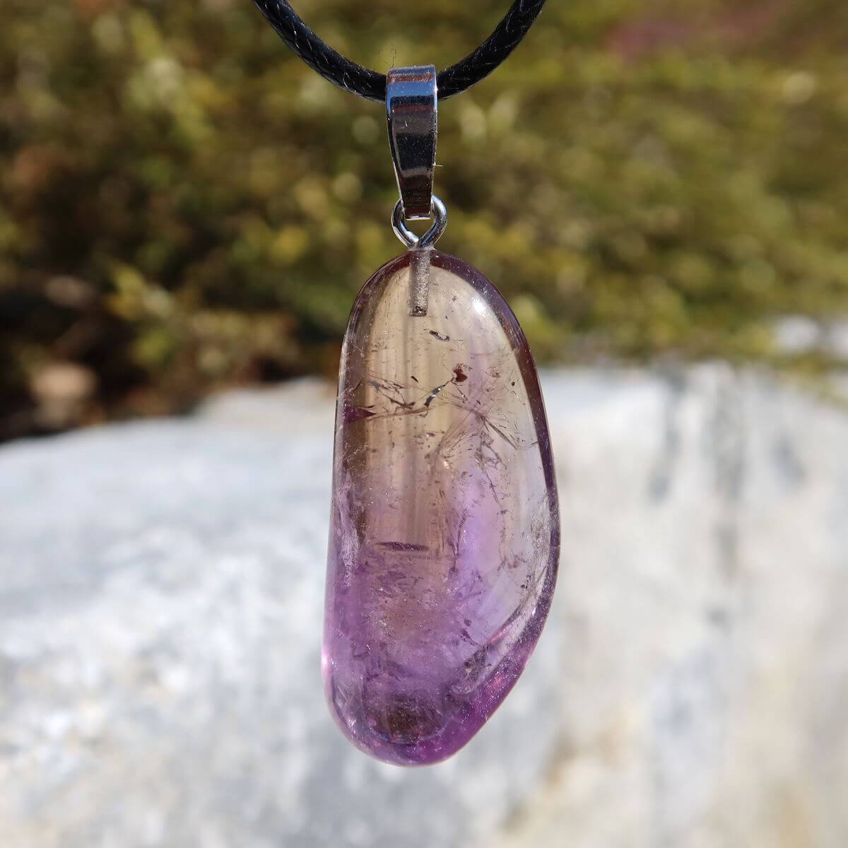 Ametrin Anhänger mit Silberöse, 38mm, zeigt violett-goldene Farbverläufe, symbolisiert Harmonie und Kreativität, UNIKAT Nr. 3