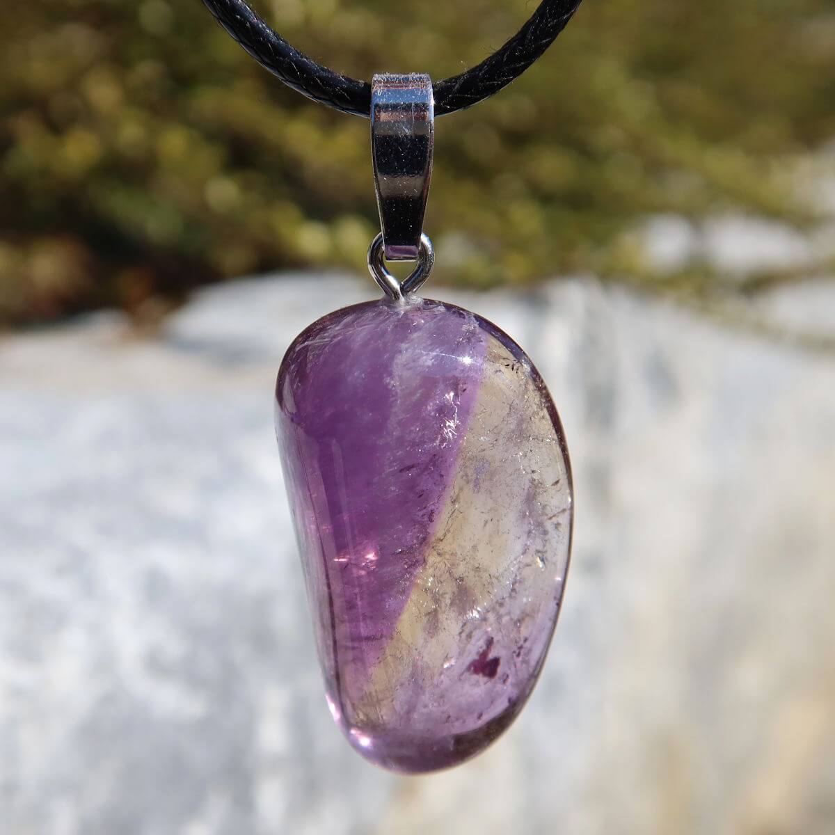 Ametrin Anhänger mit Silberöse, 30mm, natürliche violett-goldene Farbkomposition, einzigartiger Quarz Edelstein Schmuck.