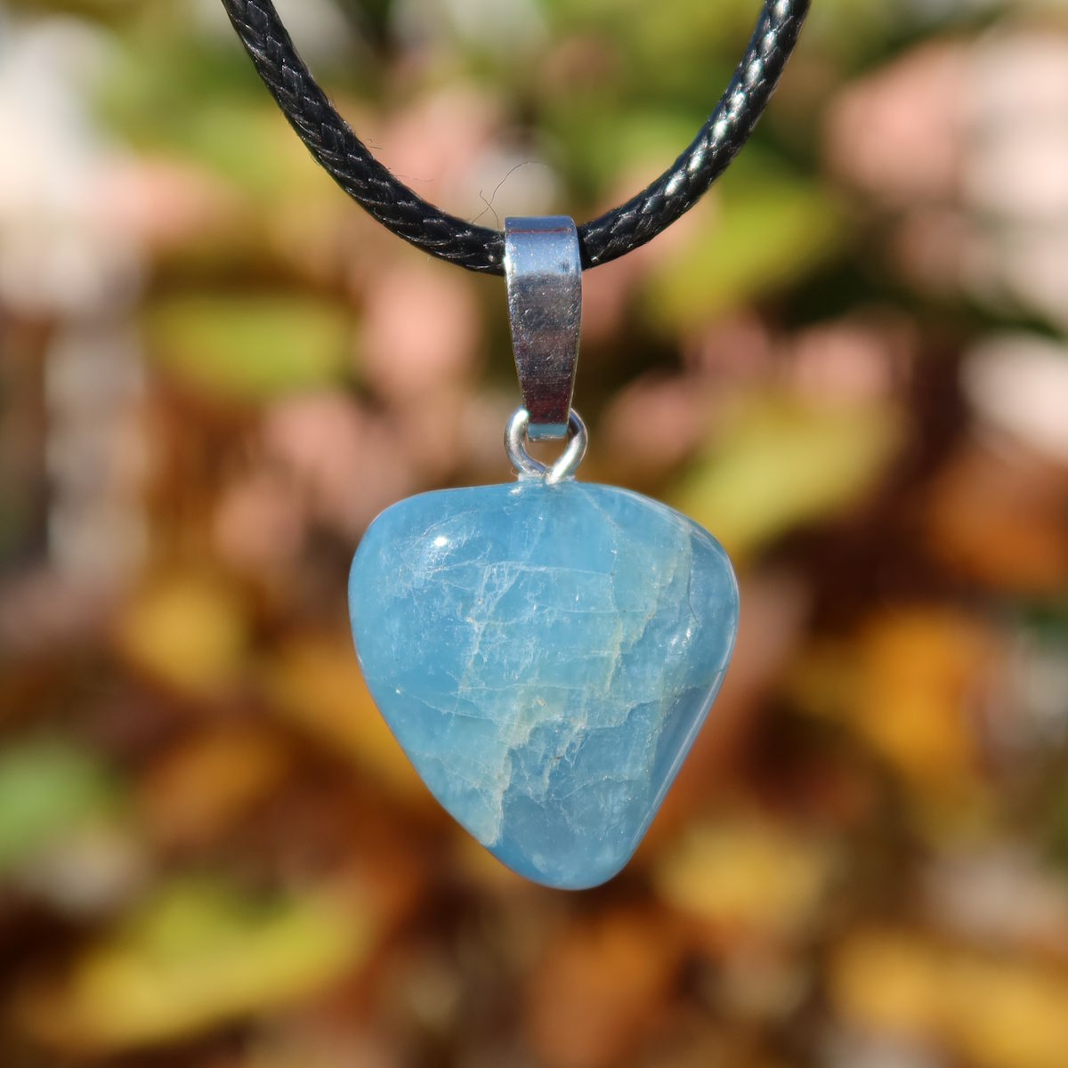 1A Qualität Aquamarin Anhänger 20mm - Ausgeglichenheit und frische Energie - UNIKAT Nr. 11, hellblauer Stein an schwarzer Kordel