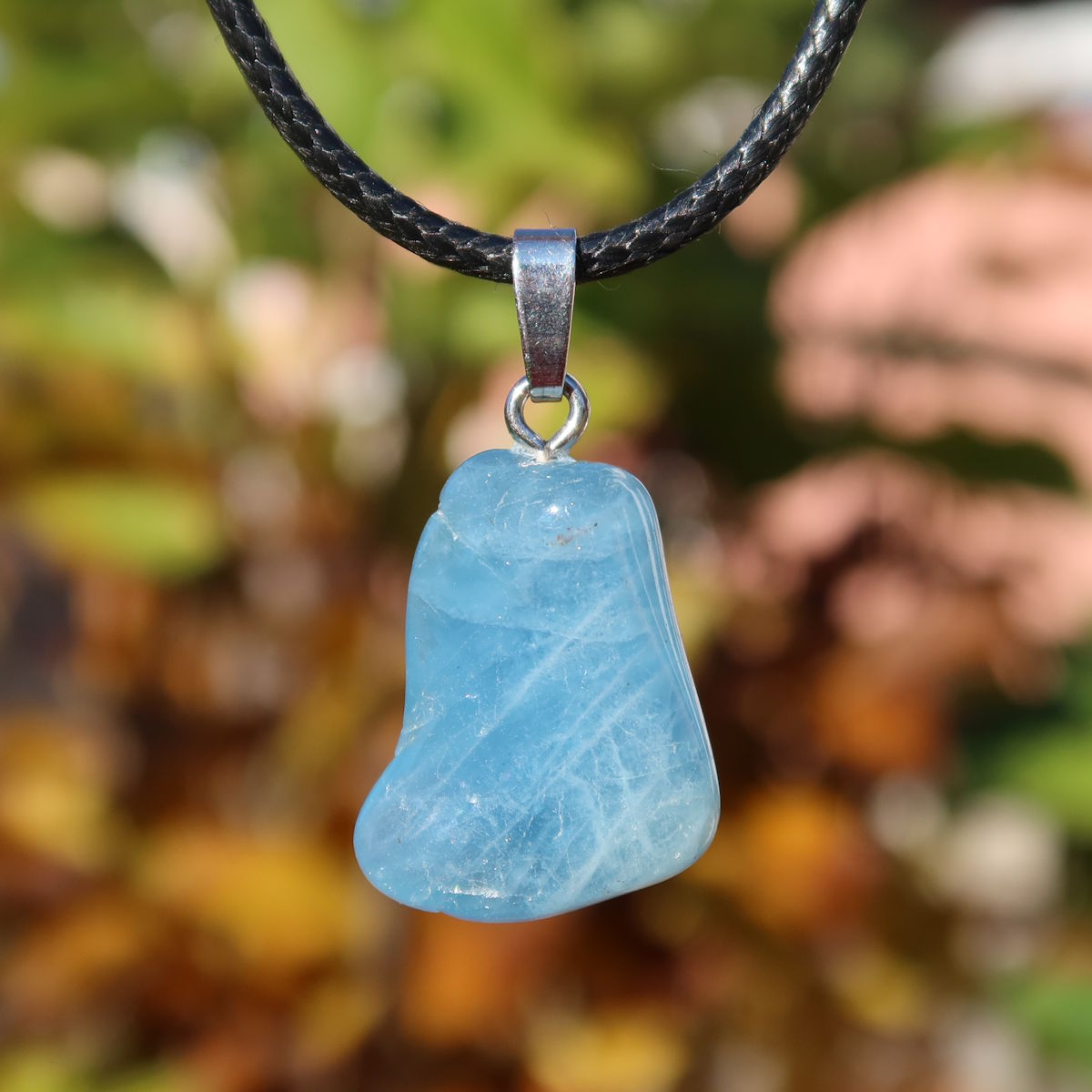 Natürlicher Aquamarin Anhänger 22mm - Ausgeglichenheit und frische Energie - UNIKAT Nr. 18, zarter hellblauer Edelstein auf Kette