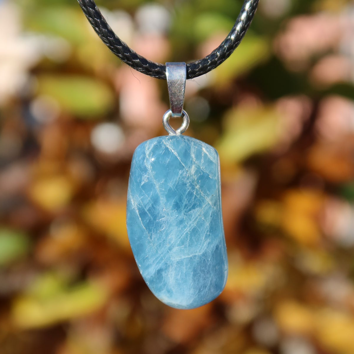 1A Qualität Aquamarin Anhänger 27mm - Ausgeglichenheit und frische Energie - UNIKAT Nr. 8 in Naturumgebung