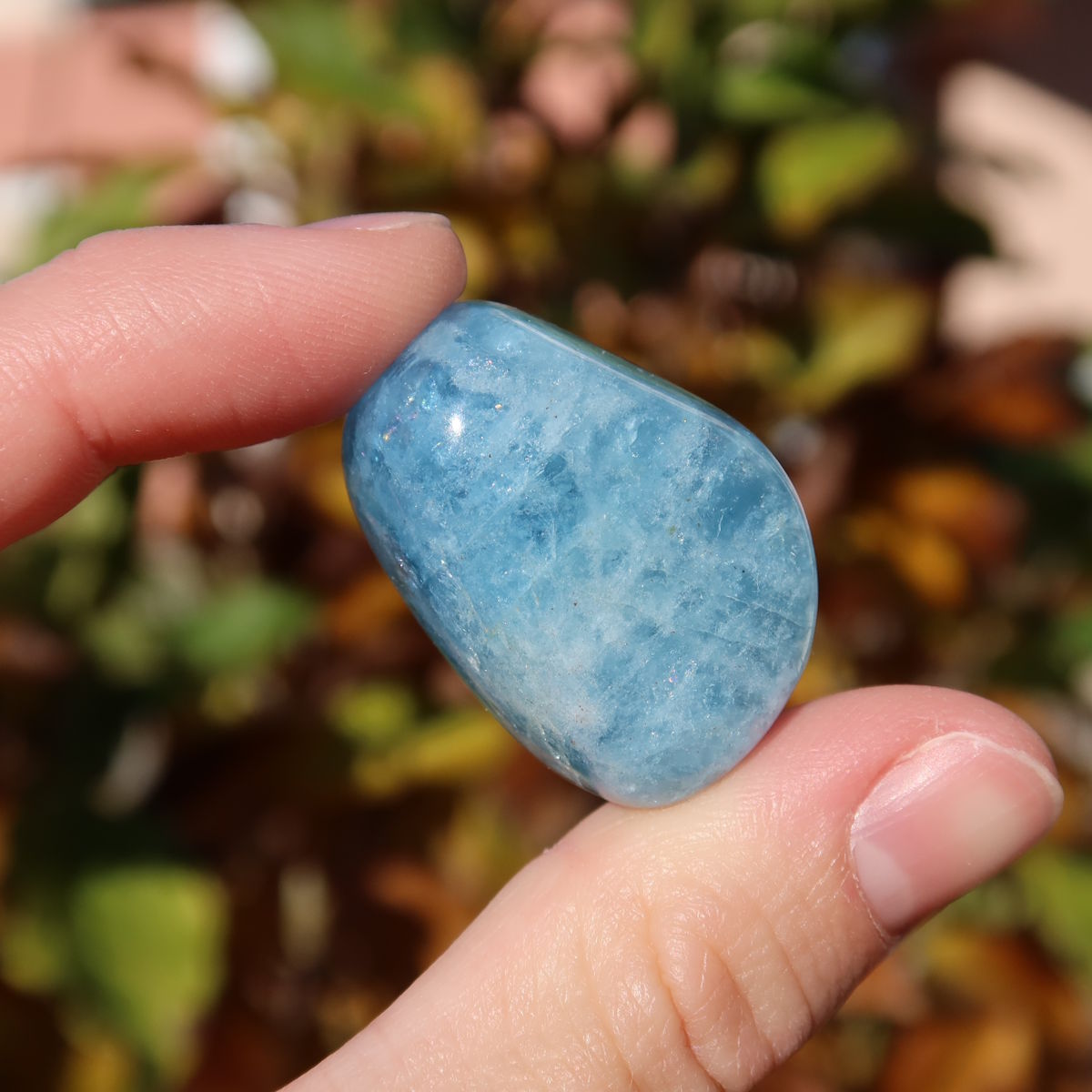 1A Qualität Aquamarin Handschmeichler 30mm - Ausgeglichenheit und frische Energie - UNIKAT Nr. 9 in Hand