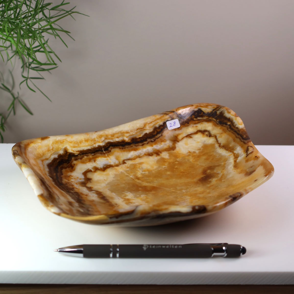 Handgeschliffene Schale aus Aragonit 