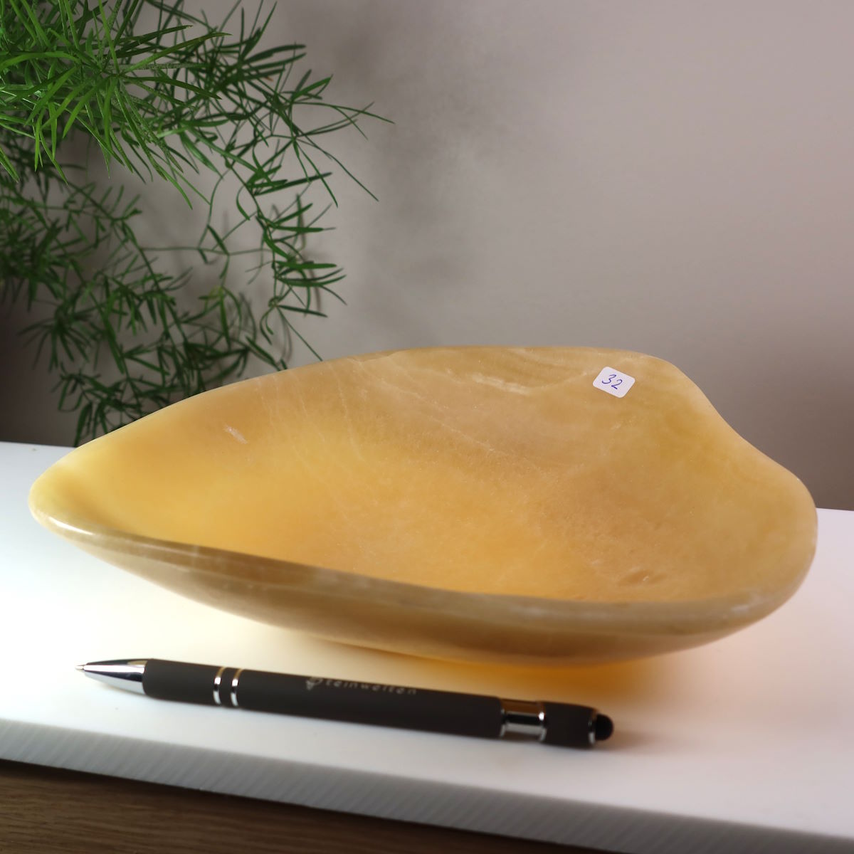 Handgeschliffene Stein Schale aus Aragonit 