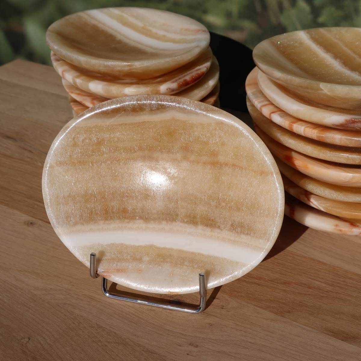 Aragonit Onyxmarmor ovale Steinschale 12x9 cm, genutzt für Entspannung und Dekoration, erhältlich bei Steinwelten in Graz und Wiener Neustadt.