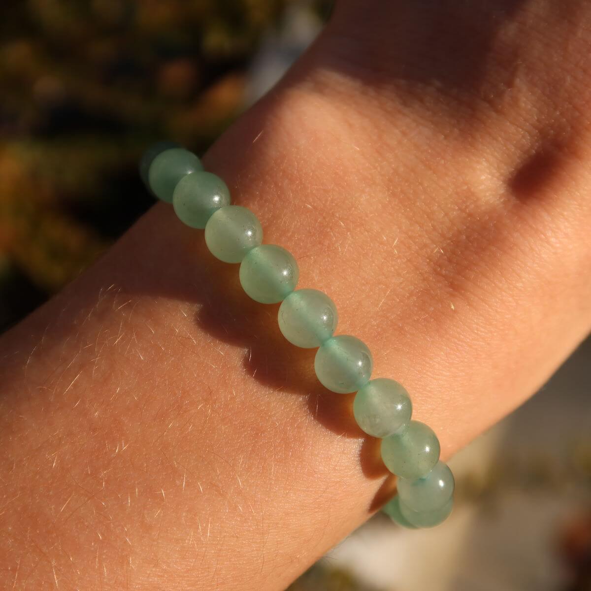 Grünes Aventurin Armband für schmale Handgelenke 4mm, perfekt für Leichtigkeit, erhältlich bei Steinwelten Graz Online Shop.