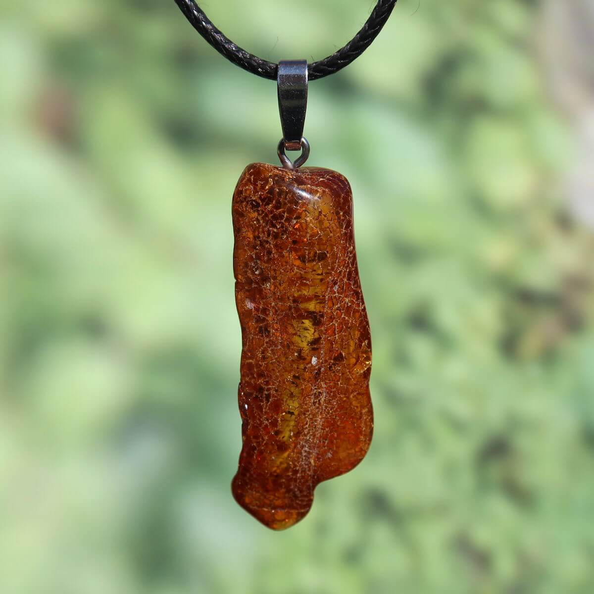 Natürlicher Bernstein Anhänger Unikat Nr. 12, 50mm, schimmernder Edelstein, Lebensfreude und Selbstwert, 1A Qualität