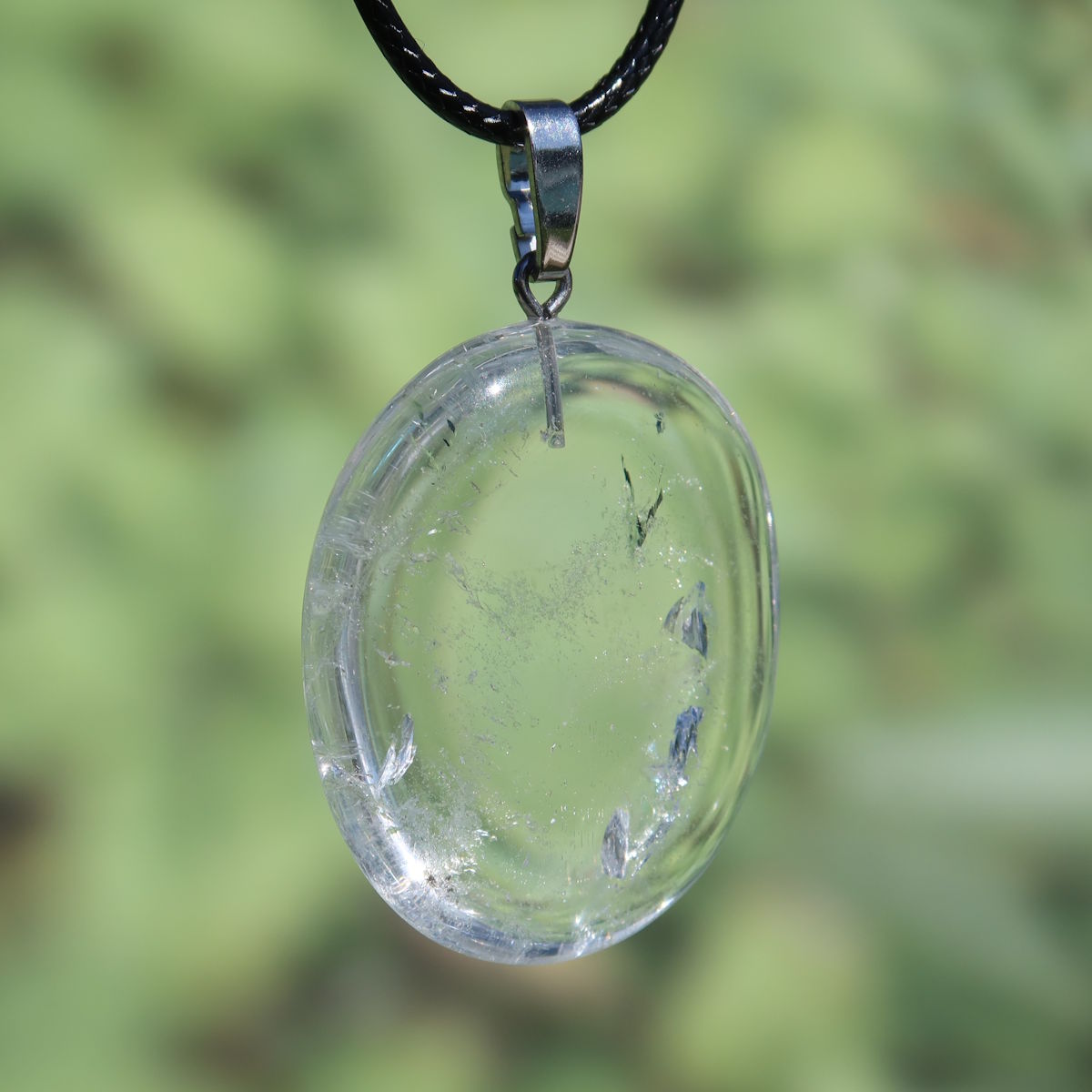 Bergkristall Anhänger 39mm mit Silberöse, klarer Glanz für mentale Klarheit und Stabilität, Unikat Schmuckstück Nr. 1.